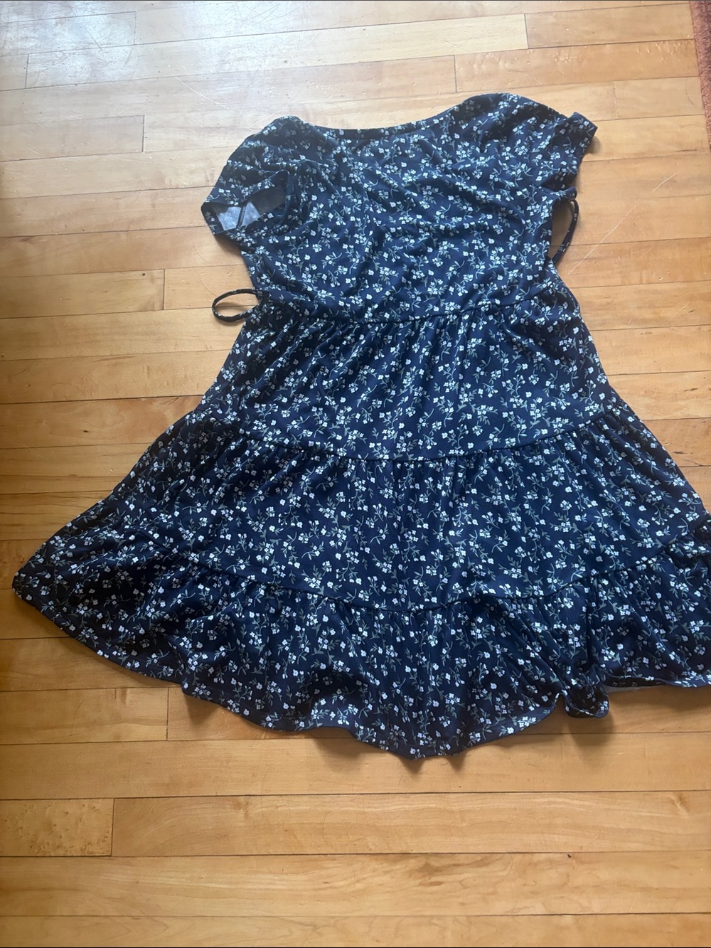Hollister Navy Floral Wrap-Style Short Sleeve Mini Dress with Side Tie Medium - Picture 7 of 8